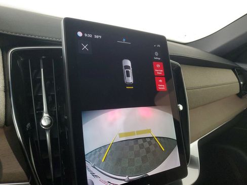 Certified 2025 Volvo XC90 B5 Core w/ Climate Package image 31