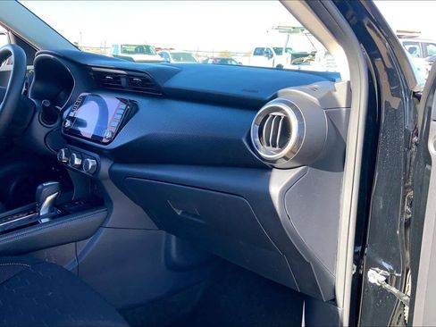 Used 2024 Nissan Kicks SV image 18