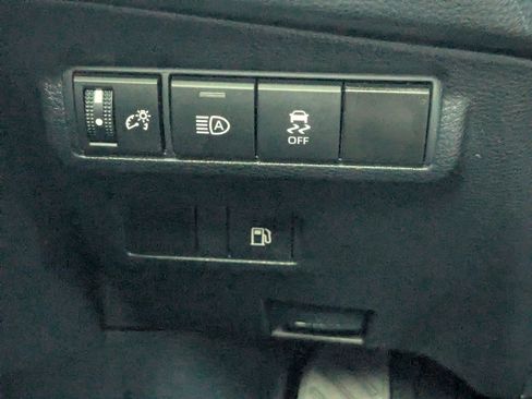 Used 2023 Toyota Corolla Cross AWD Hybrid image 21
