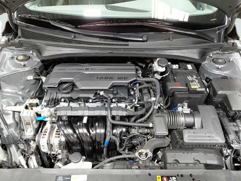 Used 2025 Hyundai Elantra SEL FWD image 17