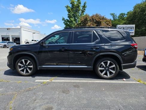Certified 2025 Honda Pilot Touring image 10