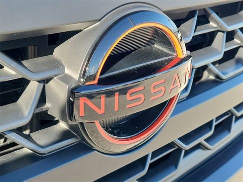 Used 2025 Nissan Frontier PRO-4X image 9