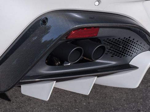 Used 2021 Aston Martin V8 Vantage Coupe RWD image 29