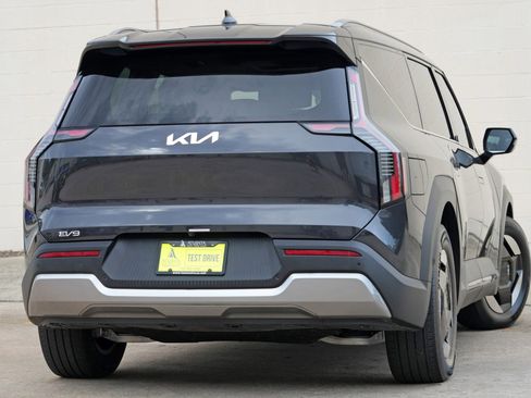 Used 2024 Kia EV9 Wind AWD/4WD image 4