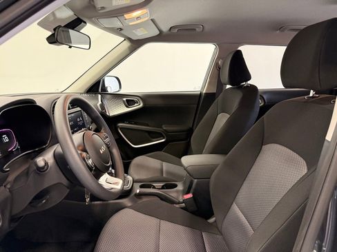 Used 2025 Kia Soul LX w/ LX Technology Package FWD image 12