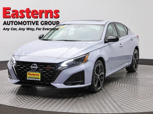 Used 2023 Nissan Altima 2.5 SR w/ SR Premium Package AWD/4WD image 1