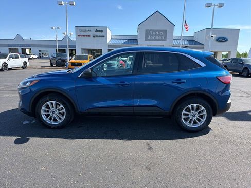 Used 2022 Ford Escape SE w/ Cold Weather Package AWD/4WD image 2