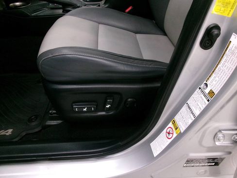 Used 2013 Toyota RAV4 Limited AWD/4WD image 22