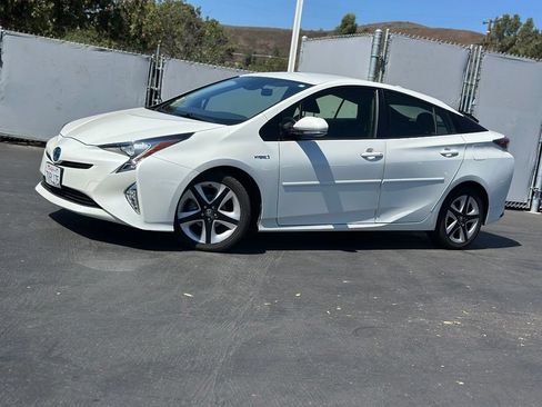 Used 2016 Toyota Prius Three Touring FWD image 1