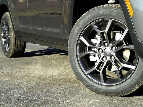 New 2025 Jeep Grand Cherokee Limited image 4