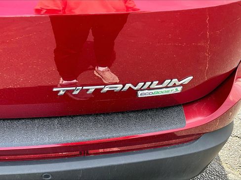 Used 2018 Ford Edge Titanium w/ Equipment Group 301A FWD image 8