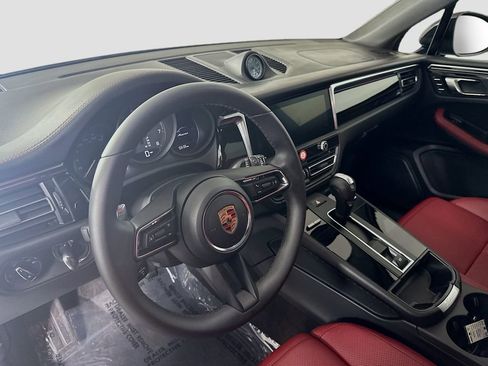 Certified 2026 Porsche Macan image 4