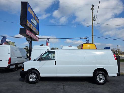 Used 2019 GMC Savana 3500 Extended w/ Driver Convenience Package image 4