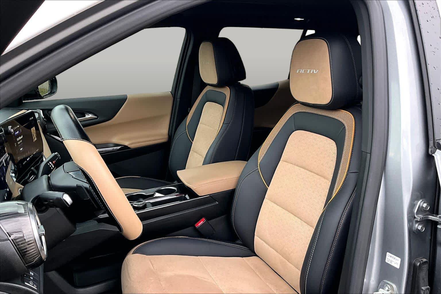 Used 2025 Chevrolet Equinox ACTIV w/ Safety and Technology Package FWD image 8