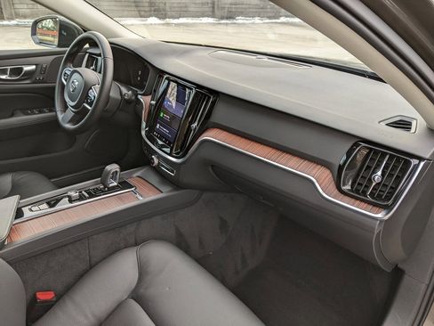 Used 2025 Volvo V60 B5 Cross Country Plus image 21