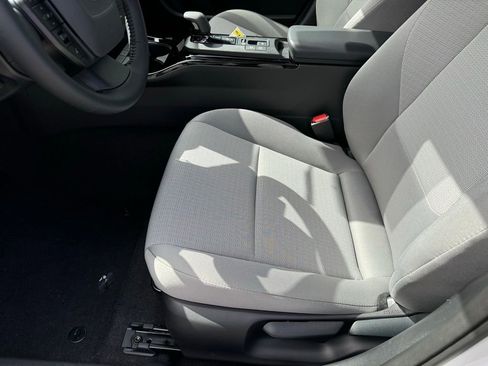 New 2024 Toyota Prius LE image 31