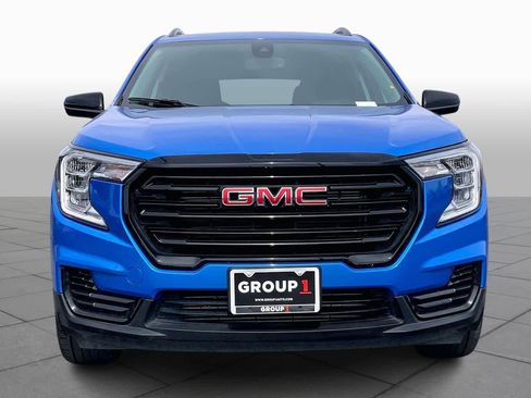 Used 2024 GMC Terrain SLE w/ Elevation Edition image 3