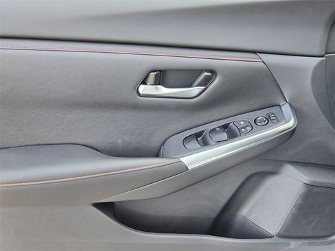 Used 2024 Nissan Sentra SR image 11