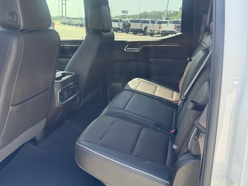 Used 2023 GMC Sierra 1500 Denali w/ Technology Package AWD/4WD image 17