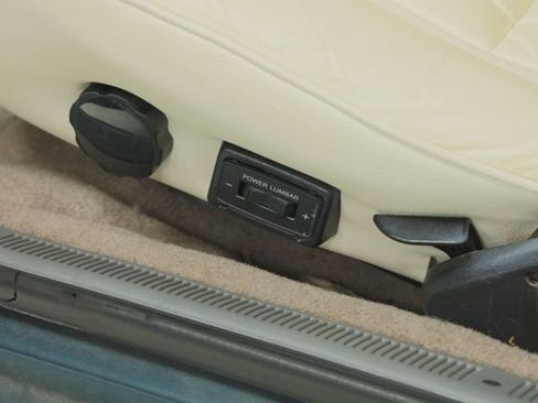 Used 1990 Ford Mustang LX image 41