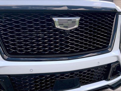 Certified 2026 Cadillac Escalade ESV V w/ LPO, ONYX Package AWD/4WD image 31