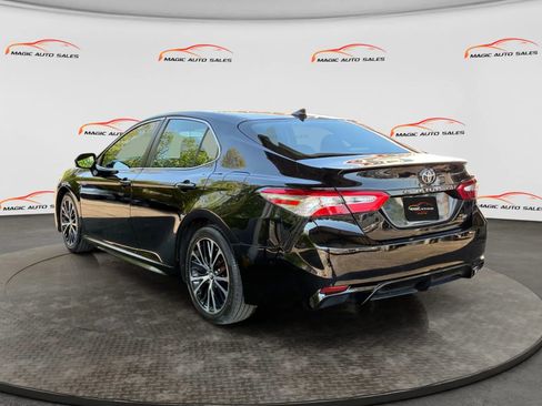 Used 2020 Toyota Camry SE FWD image 8