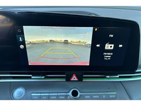 Used 2024 Hyundai Elantra SEL image 21