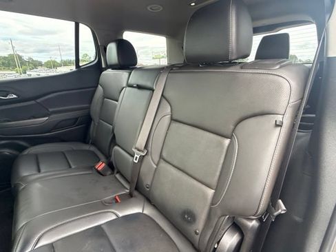 Used 2023 GMC Acadia SLT FWD image 25