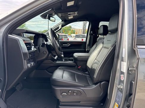 Used 2025 GMC Yukon Denali AWD/4WD image 14