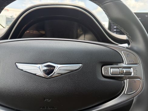 Used 2025 Genesis GV70 2.5T AWD/4WD image 11