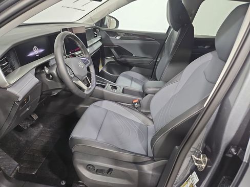 New 2026 Volkswagen Tiguan SE AWD/4WD image 9