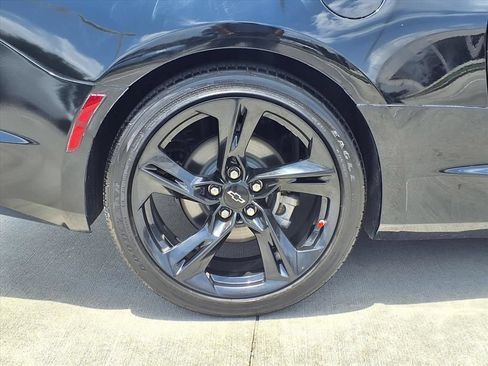 Used 2020 Chevrolet Camaro LT w/ Technology Package RWD image 11