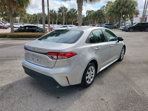 Used 2025 Toyota Corolla LE image 3