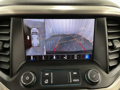 Certified 2022 GMC Acadia Denali w/ Denali Ultimate Package AWD/4WD image 4