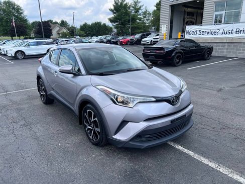 Used 2018 Toyota C-HR XLE FWD image 6