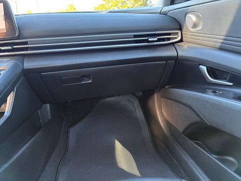Used 2025 Hyundai Elantra Limited FWD image 36