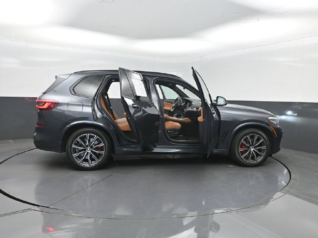 Used 2021 BMW X5 xDrive40i w/ M Sport Package AWD/4WD image 40