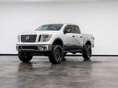 Used 2019 Nissan Titan PRO-4X image 8
