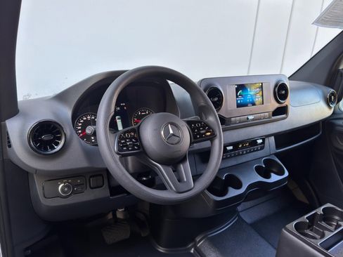 Used 2024 Mercedes-Benz Sprinter 2500 image 13