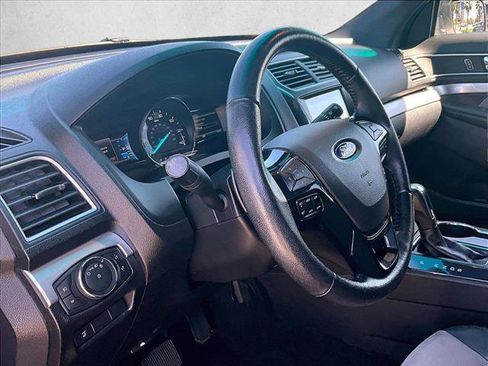 Used 2017 Ford Explorer XLT w/ Equipment Group 202A AWD/4WD image 14