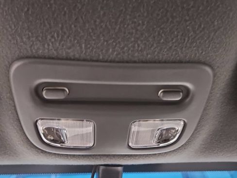 Used 2004 Buick Le Sabre Custom FWD image 3