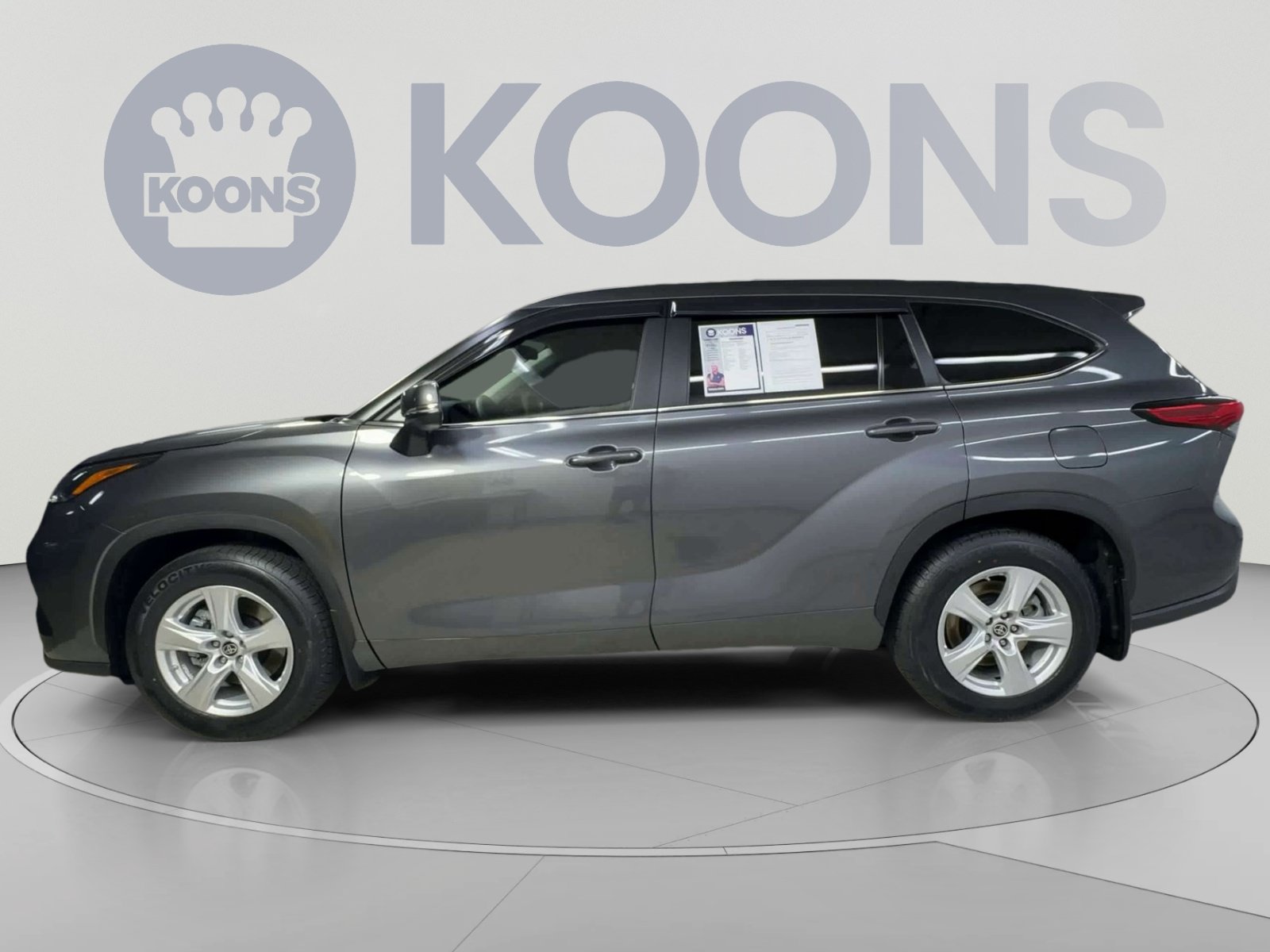 Used 2023 Toyota Highlander LE AWD/4WD image 7