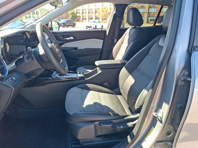 Used 2025 Chevrolet Trax LT FWD image 14