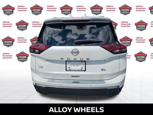 Used 2025 Nissan Rogue SL w/ Tech Package image 10