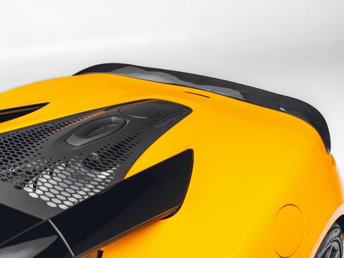 Used 2023 McLaren Artura RWD image 24