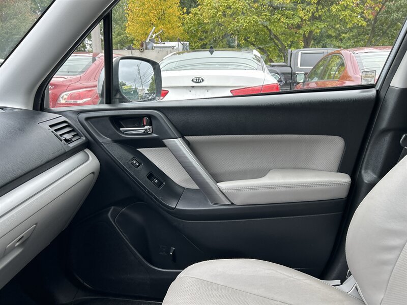 Used 2015 Subaru Forester 2.5i Limited AWD/4WD image 13
