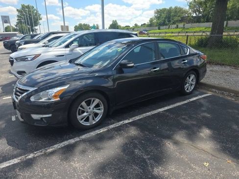 Used 2014 Nissan Altima 2.5 SV w/ Convenience Package FWD image 2