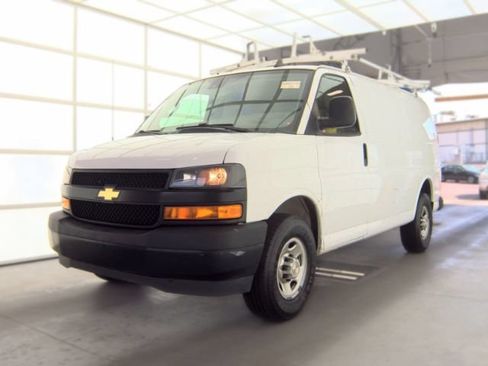 Used 2020 Chevrolet Express 3500 w/ Driver Convenience Package RWD image 2