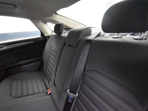 Used 2017 Ford Fusion SE w/ Fusion SE Technology Package FWD image 12