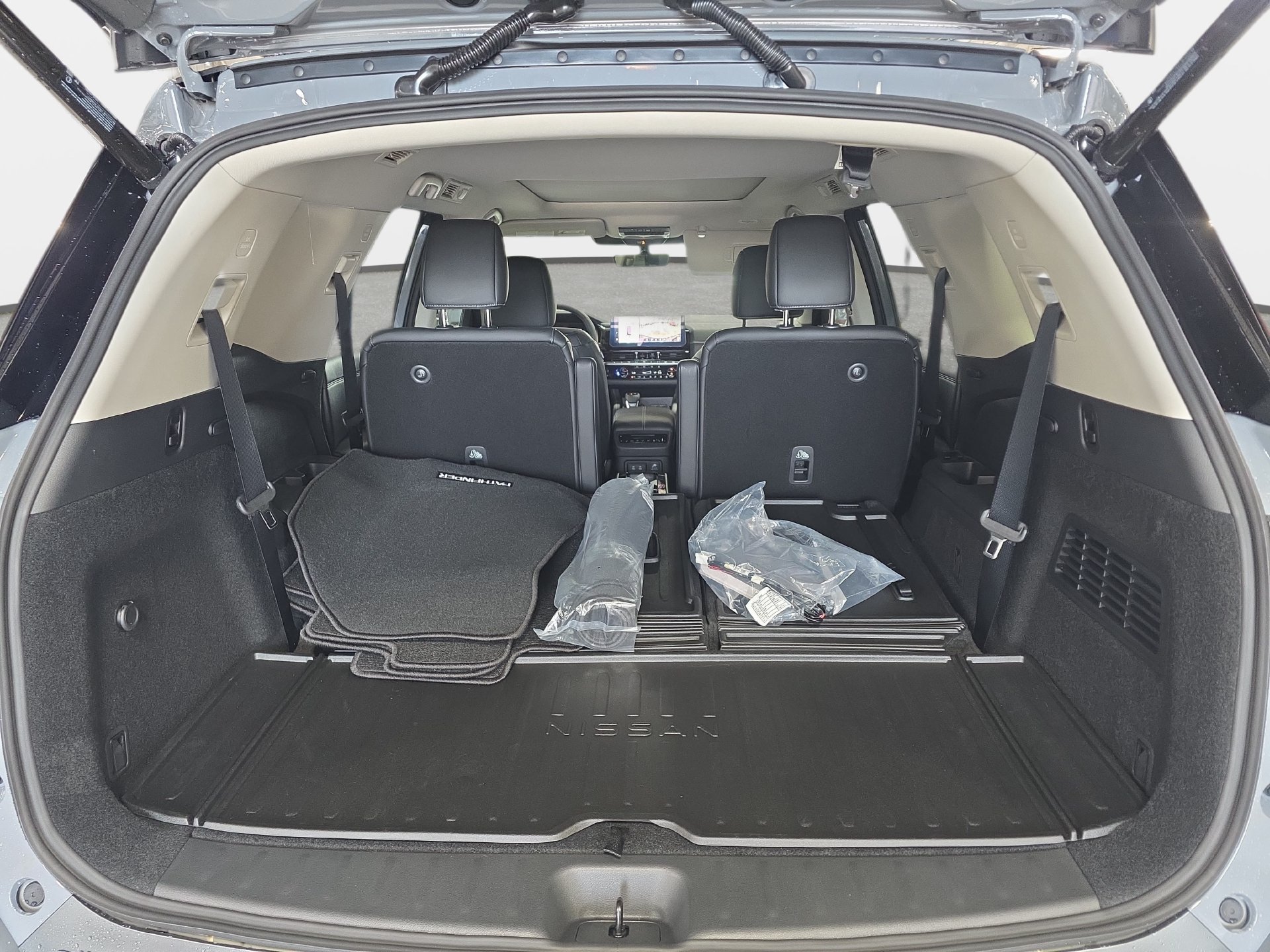 New 2026 Nissan Pathfinder Platinum FWD image 12